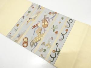 明綴れ　横段に古楽器・鳥・草花模様織り出し　袋帯